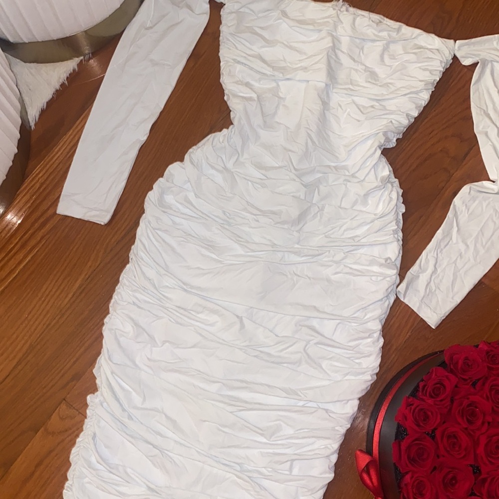 Gorgeous Riley Ruched Maxi Dress Size Medium White - Picture 8 of 8